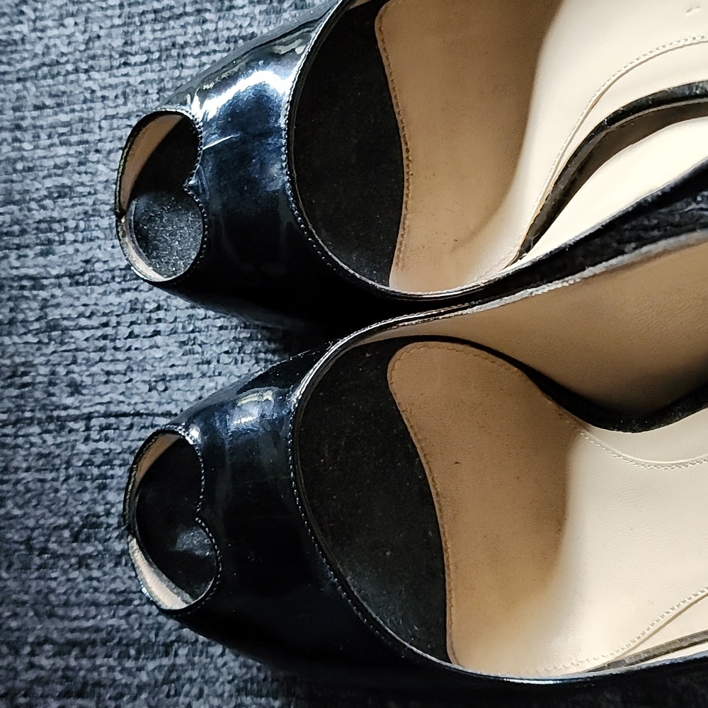 McQ Alexander Mcqueen Heart peep toe platform heels. Black with silver heel - Picture 8 of 16
